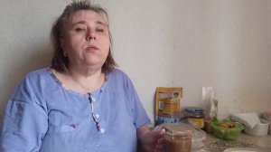 Утро с котиками на кровати. Попила кофе со вкусным домашним тортиком со взбитыми сливками.