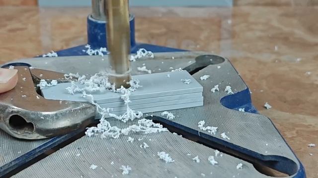 Мини-тиски для сверлильного станка своими руками из ПВХ.