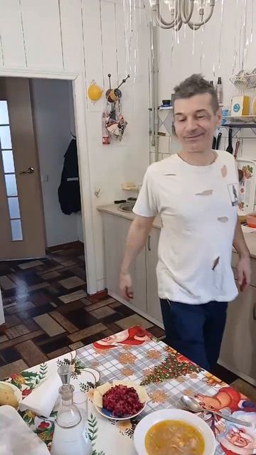 Сосед в гости зашёл.