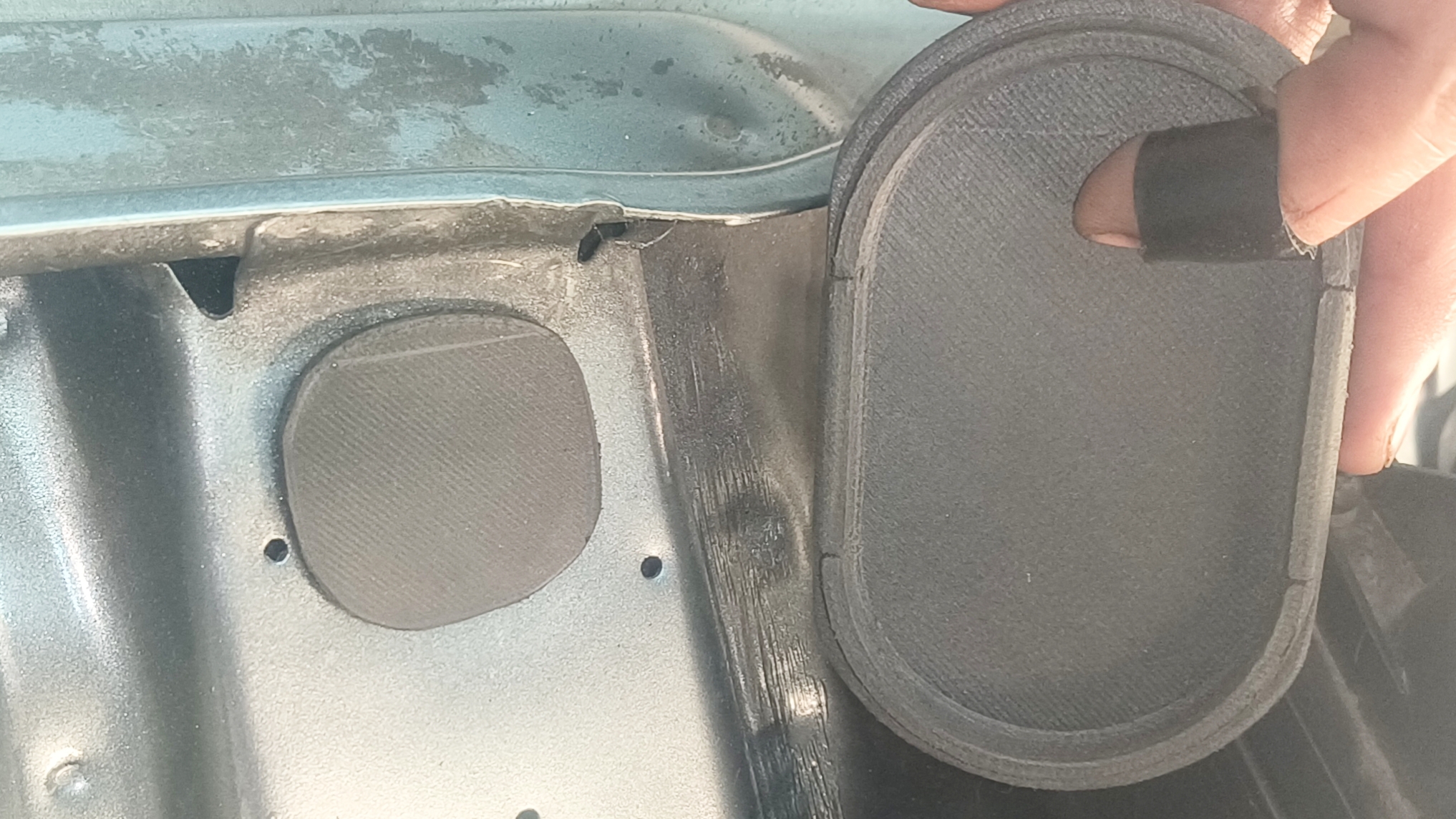 Заглушки отверстий брызговика переднего крыла ваз 2101-07.