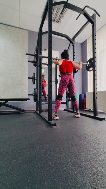 Приседание со штангой