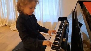 Gabi plays the piano 1