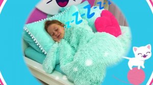 Настя учит детей правильному поведению и этикету в шко