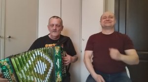 Под окном высоким, под окном широким