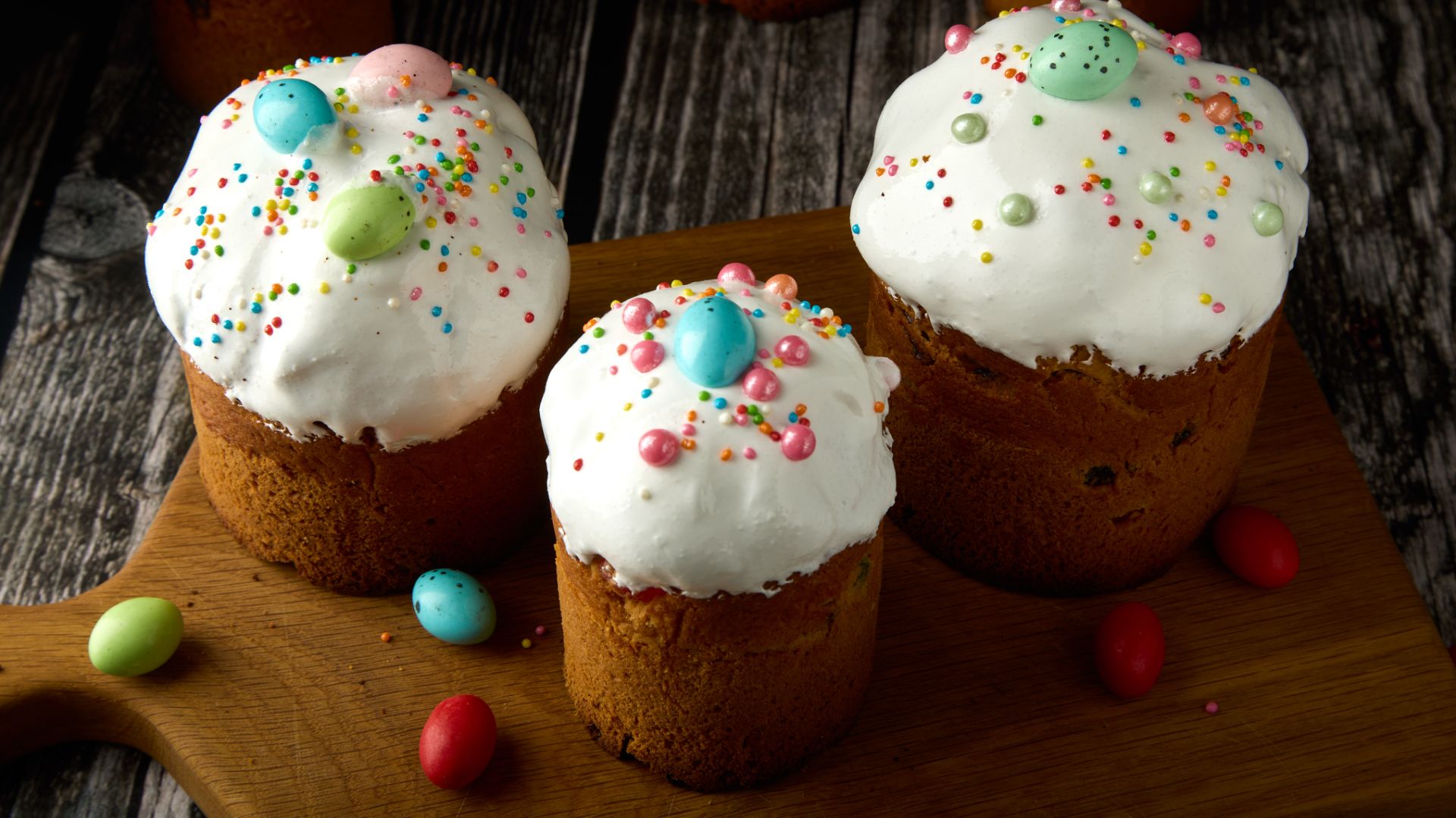 Бабушкины куличи с цукатами и изюмом.