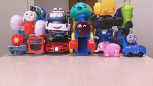 Для детей.  Паровозик Томас и его друзья! Играем паровозиками.