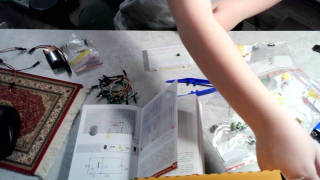 Электронный конструктор "Позитроник" *сборка десятой и одиннадцатой схемы*