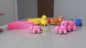 Для детей.  Паровозик Томас и его друзья! Играем паровозиками.