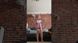 Песня под Вики шоу. Лайки или плаки)