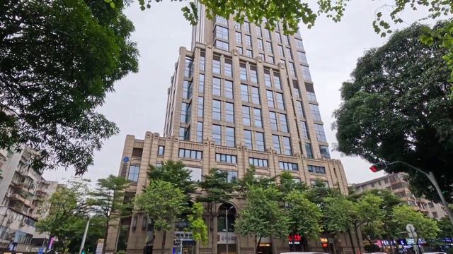 Гуанчжоу 2025 г: магазин uniclo, магазины продуктов,кафе и парки