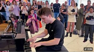 SIA - UNSTOPPABLE [PUBLIC PIANO PERFORMANCE]