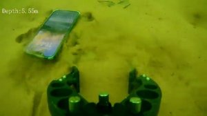 Выпал Айфон в лунку.mp4