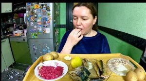 Мукбанг/Скумбрия горячего копчения/Сайра копченая/Сельдь пресерва/Картошка в мундире/Еда/Вкусная еда