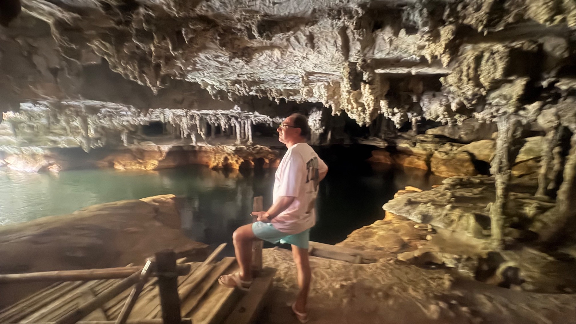 Краби. В пещеру.