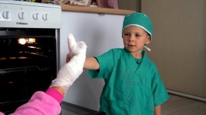 91 The child ate jam and got a toothache, ran to the doctor to get the tooth treated.