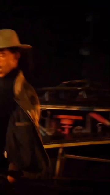 Моя любовь из огня - сильная живая энергия, которая меняет человека и заставляет его расти #shorts