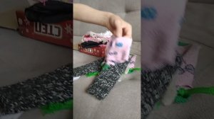 Знакомство с Вовой. Вова и Филя показывают свой гардероб.