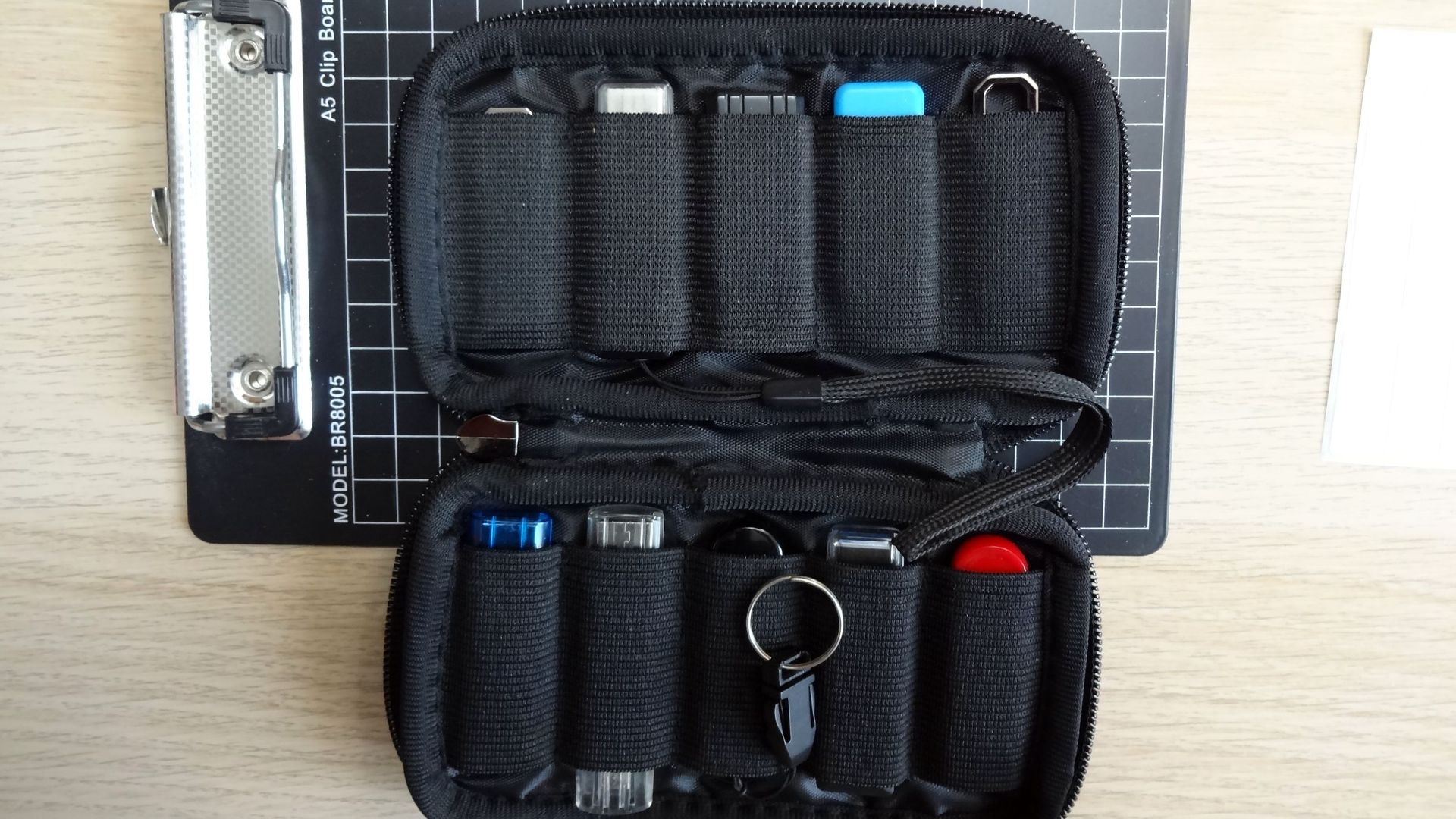 Чехол – органайзер для USB флешек