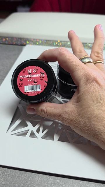 Как мастеру маникюра уговорить клиента на новый маникюр