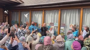 В небо — молитвы и белые голуби: Депутаты МГД поздравили москвичей с праздником Благовещения