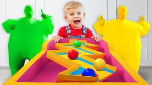 Оливер учит цвета с волшебными шариками