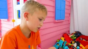 Малыш Крис хочет быть выше