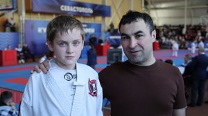 Специальный представитель Мамедов Эшгин Илгарович с Красавиным Иваном спортсменом клуба «Самурай»