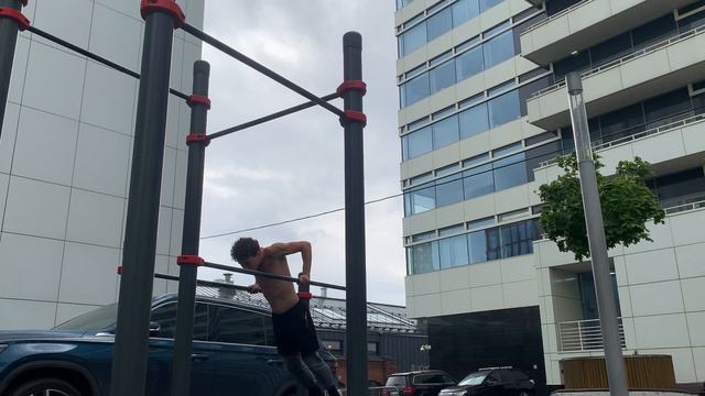 俄罗斯男子通过做引体向上来提升自己的机器学习技能 || 让我们一起努力吧 :)