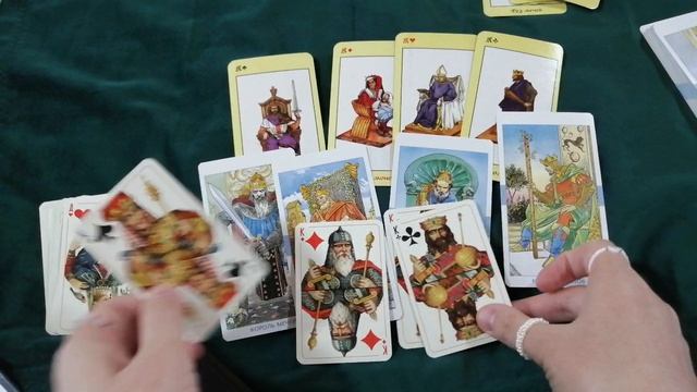 Глубокий анализ сравнения таро и игральных карт
