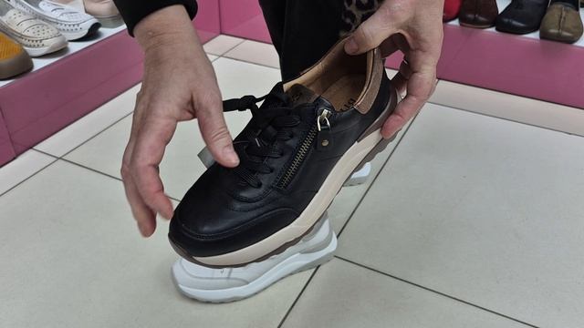 Кроссовки!!!!