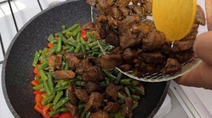 Тёплый салат с курицей и лесными грибами #тёплыйсалат #рецептскурицей #лесныегрибы #food #cooking