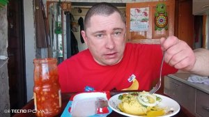 мукбанг/вкусняшки/варёная картошка, филе селёдки и фасоль в томатном соусе/