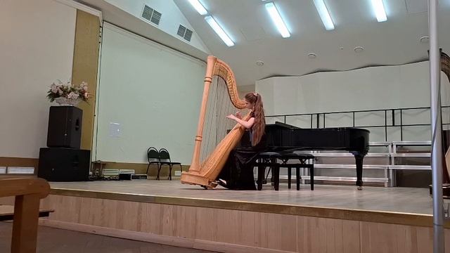 Юная арфистка Ансамбля песни и пляски им. В.С. Локтева на конкурсе «Золотое наследие классики 2026»