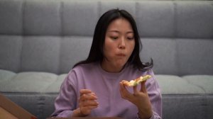 КОРЕЯНКА ПРОБУЕТ ДОДО ПИЦЦУ В РОССИИ