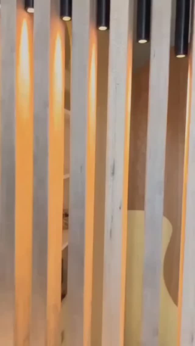 Светильники-трубки в реечной перегородке