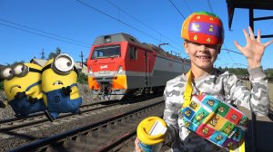 🎁 Игрушки из Магнита 😲 Макс и папа + поезда – видео для детей