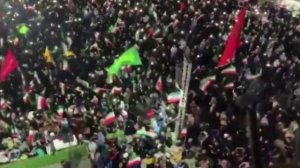 Атмосфера на улицах и площадях по всему Ирану. 

Иранцы ждут истечения срока ультиматума Трампа.