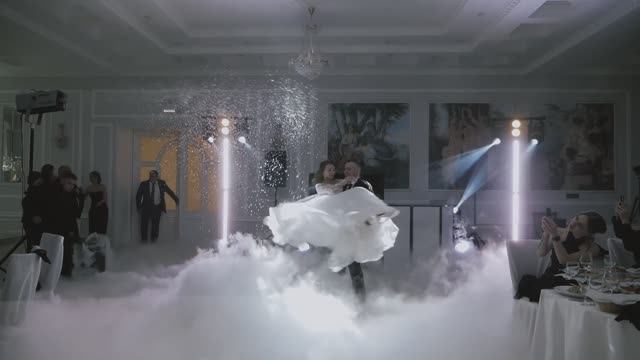 Первый свадебный танец жениха и невесты