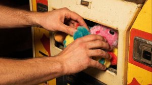 Игрушка ИЗ игрового автомата /// Vlad36 - Автомат С Игрушками. Челенж Как Достать Игрушку 03-04-2026