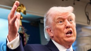 «Последствия не нуждаются в объяснении»: Трампа осудили за угрозы в адрес Ирана