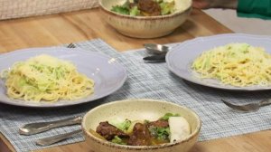 Паста с цукини и тёплый салат из печёнки с грушей | Дежурный по кухне