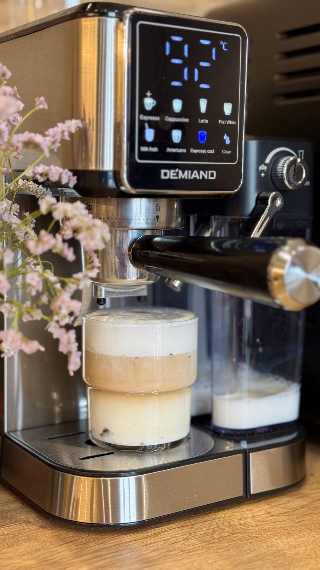 Угадайте, сколько шариков утонуло в кофе? ☕️🍫