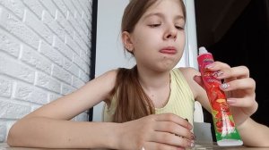 Пробую вкусняшки в красном цвете часть 2