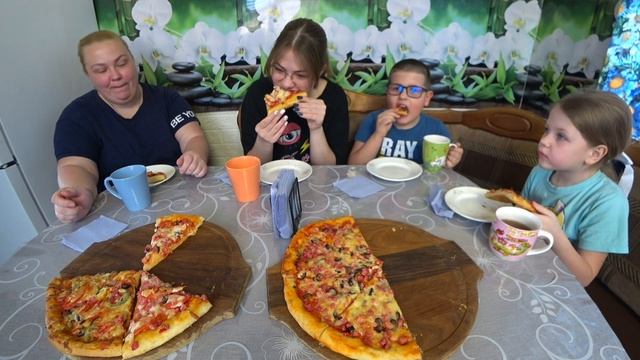 мукбанг 🔥 приготовили 4 вкусных пиццы