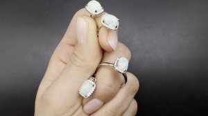 НАБ002 Комплект с белым опалом и топазами, серебро