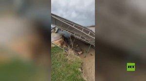 لحظة انهيار مبنى في سيل جارف إثر فيضانات مميتة في داغستان الروسية