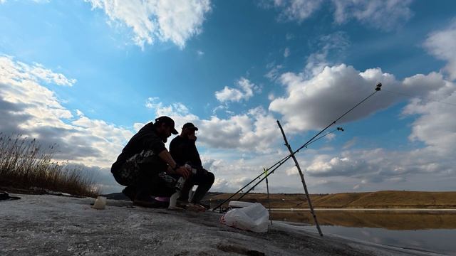Первый сазан 5 апреля 2026 год. Рыбалка на донки.