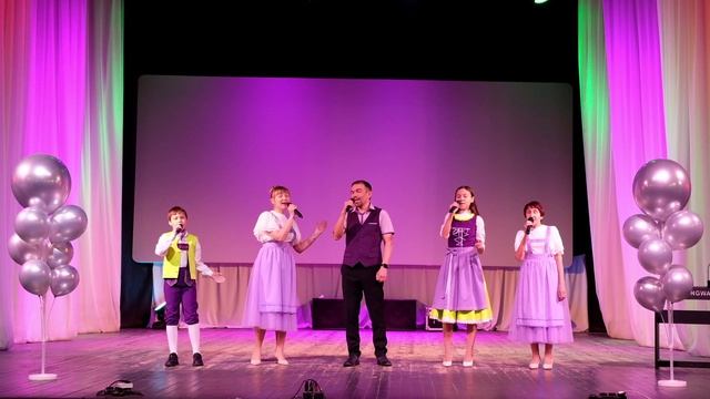 Семейный вокальный ансамбль "Гаиле"