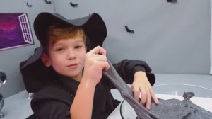 Майк и Алиса  готовяться к Хэллоуину