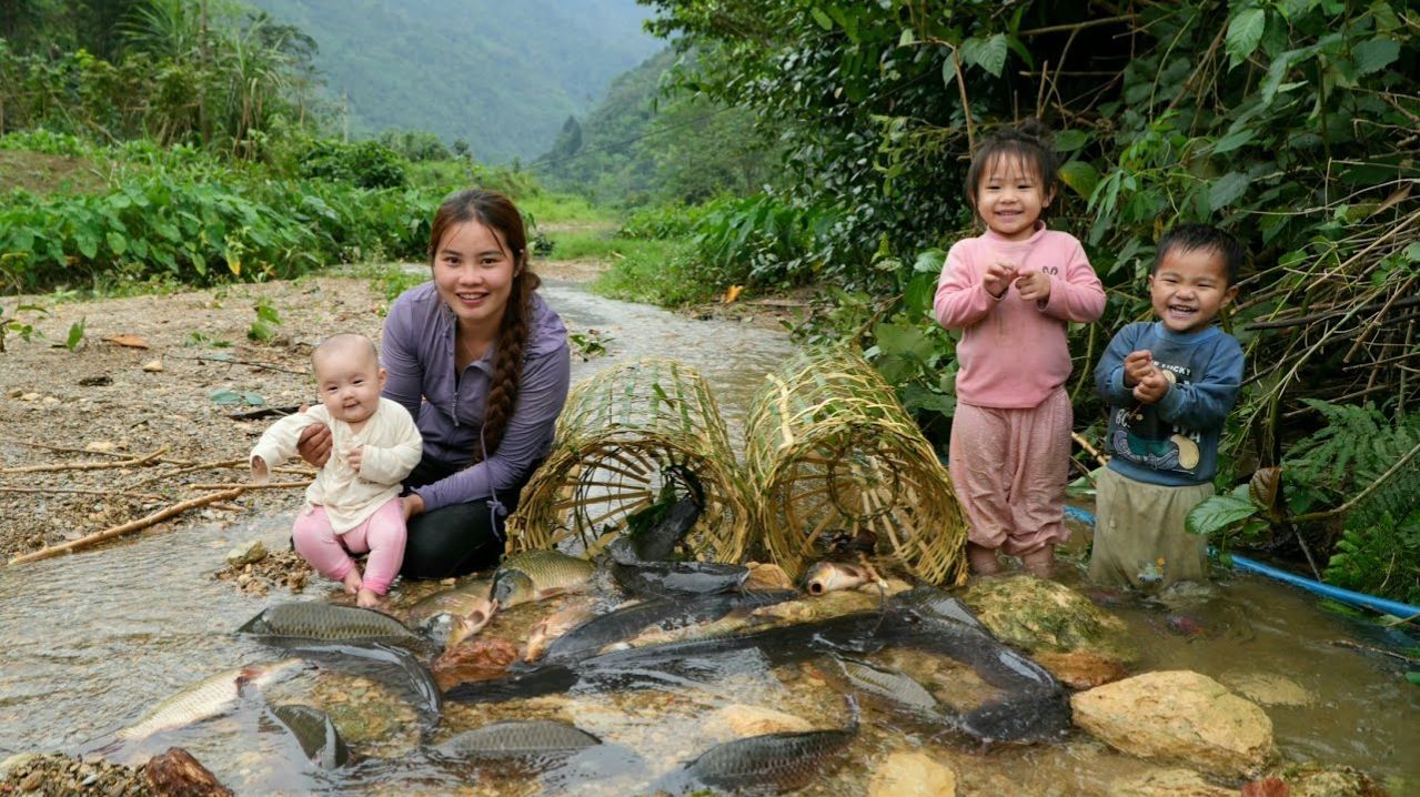 Как поймать гигантскую речную рыбу, после ночного ливня, чтобы продать ее — готовим корм для поросят